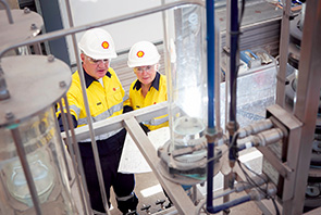 Technicians at the Australian Centre for Energy and Process Training (ACEPT) in Perth, Western Australia (photo)