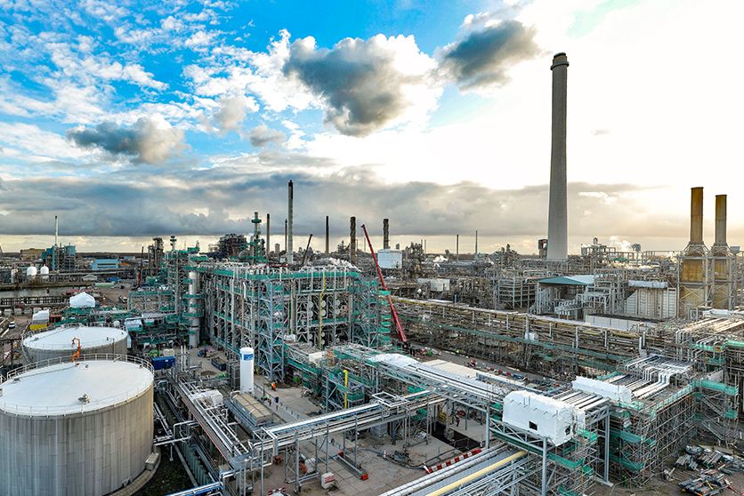 Pernis refinery, the Netherlands (photo)