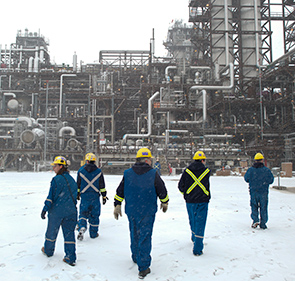 The Scotford refinery in Alberta, Canada, processes oil produced from bitumen. (photo)