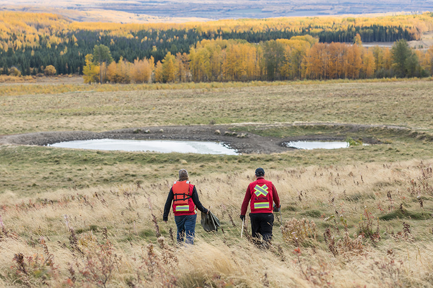 Workers prepare to sample water in pasture land near Shell Groundbirch operations in Canada. (photo)