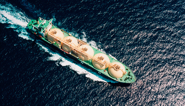 Bird's eye view of a LNG carrier at sea. (photo)
