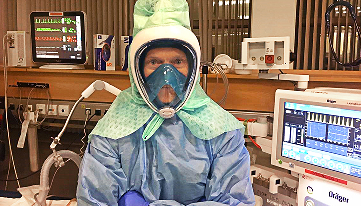 A doctor wearing a mask and other personal protective equipment at a hospital in the Netherlands. (photo)