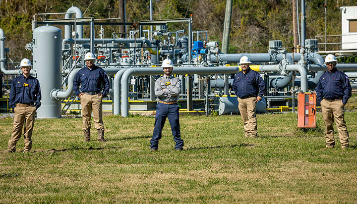 Socially-distanced workers at a site in the US. (photo)