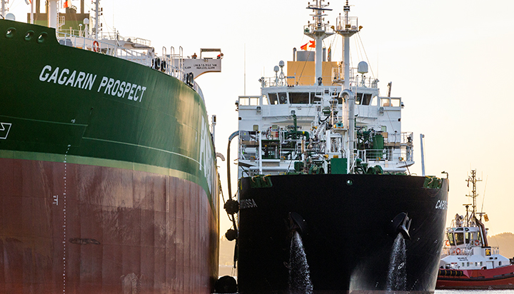 A smaller ship, Cardissa, fuelling a larger ship, Gagarin Prospect, with liquefied natural gas. (photo)