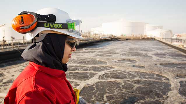 A woman walking in front of the effluent treatment plant at the Pearl gas-to-liquids plant in Qatar. (photo)