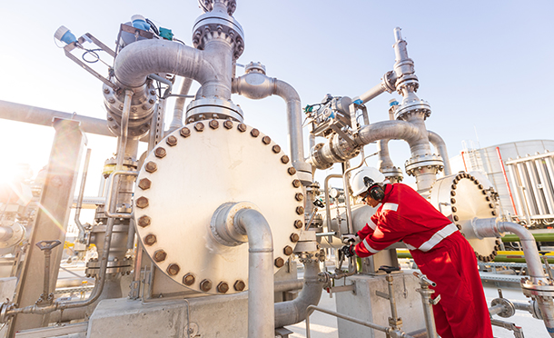 Worker working on a ventil at LNG regasification terminal in Gibraltar (photo)