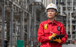 Woman with helmet and safety glasses inspecting the facility (photo)