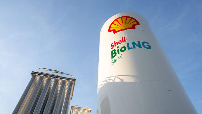 Commercial Road Transport (CRT) Photography with the primary focus on Shell BioLNG Bleend and Shell Renewable Diesel. Photography was captured at several Shell sites and features Shell's customers that use BioLNG and Renewable Diesel for its operations. The photoshoot was also accommodated by videoshoot and there are 2 testimonial films available - one about each of the two mentioned products. (photo)