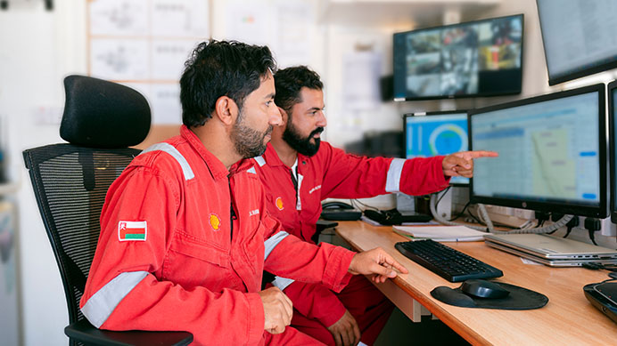 Smiling Shell employee in PPE with her arms crossed at Shell facility in USA